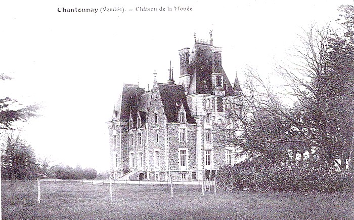Le château de la Mouée - Tiré de l'ouvrage Deux Siècles de Vènerie à travers la France - H. Tremblot de la Croix et B. Tollu (1988)